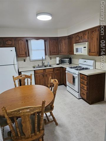 28510 Hillview Street, Roseville, MI 48066