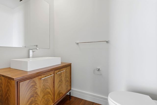 1 Dalton 5203, Boston, MA 02115