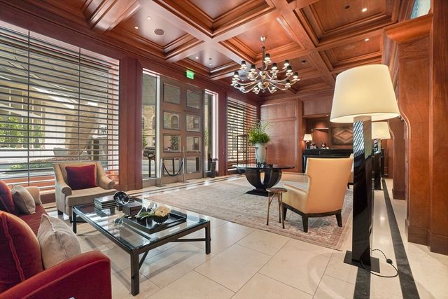 1 Dalton 5203, Boston, MA 02115