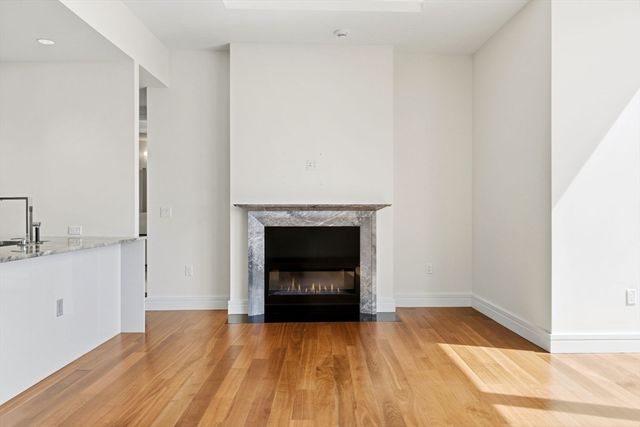1 Dalton 5203, Boston, MA 02115