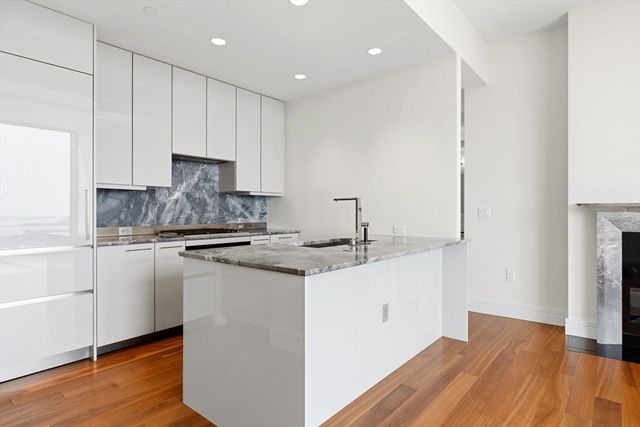 1 Dalton 5203, Boston, MA 02115