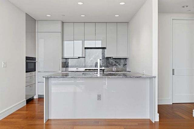 1 Dalton 5203, Boston, MA 02115