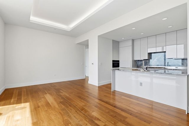 1 Dalton 5203, Boston, MA 02115