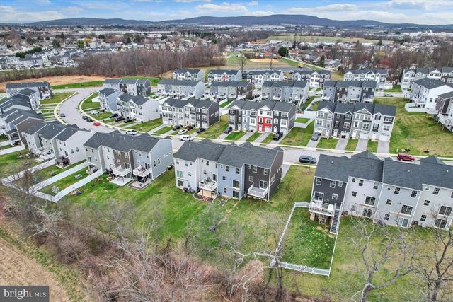 76 COOP LN, Hanover, PA 17331