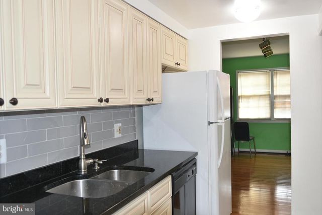 4557 KING EDWARD CT, Annandale, VA 22003