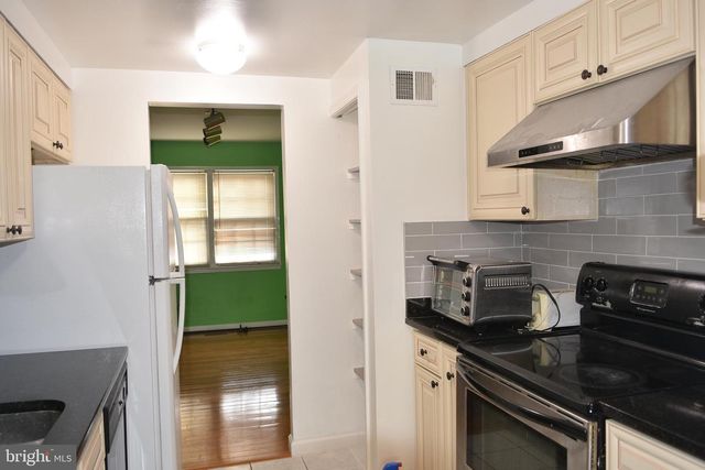 4557 KING EDWARD CT, Annandale, VA 22003
