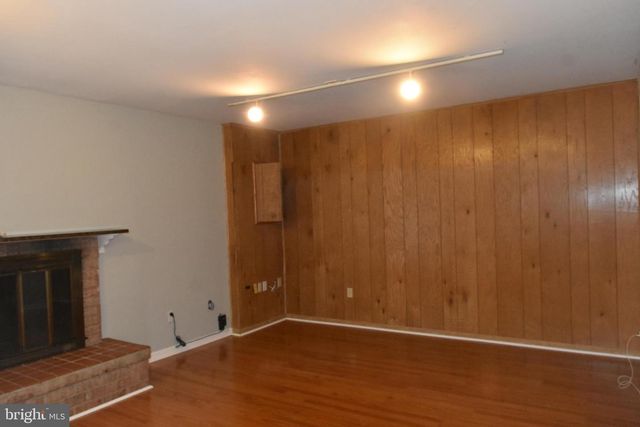 4557 KING EDWARD CT, Annandale, VA 22003