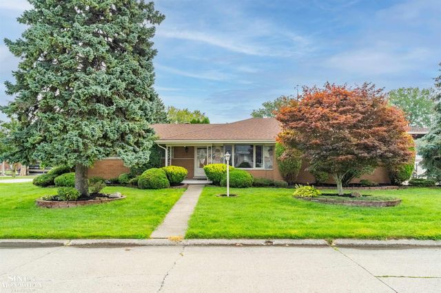 37936 Seaway Ct Court, Harrison Twp, MI 48045