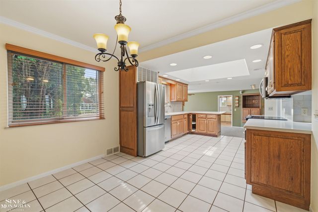 37936 Seaway Ct Court, Harrison Twp, MI 48045