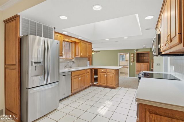 37936 Seaway Ct Court, Harrison Twp, MI 48045