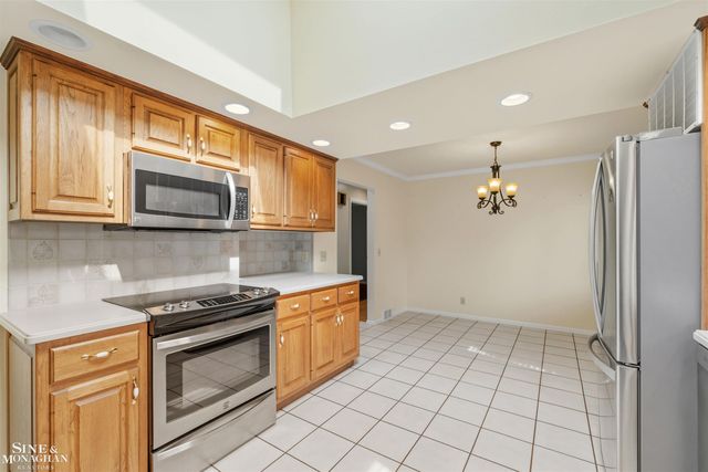 37936 Seaway Ct Court, Harrison Twp, MI 48045