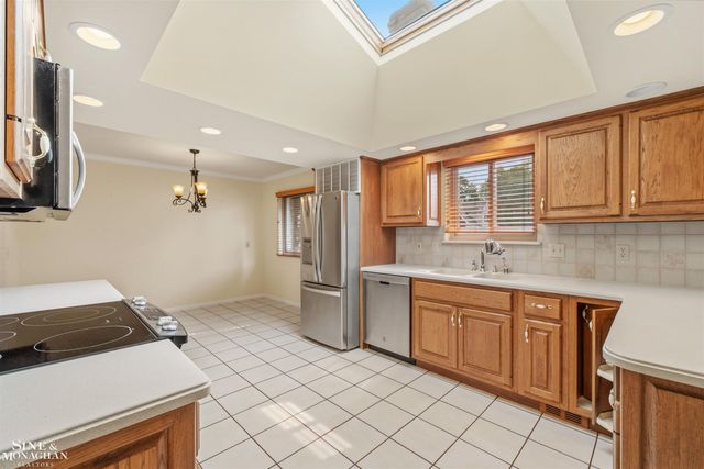 37936 Seaway Ct Court, Harrison Twp, MI 48045