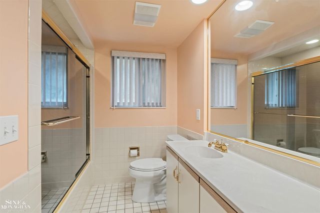 37936 Seaway Ct Court, Harrison Twp, MI 48045