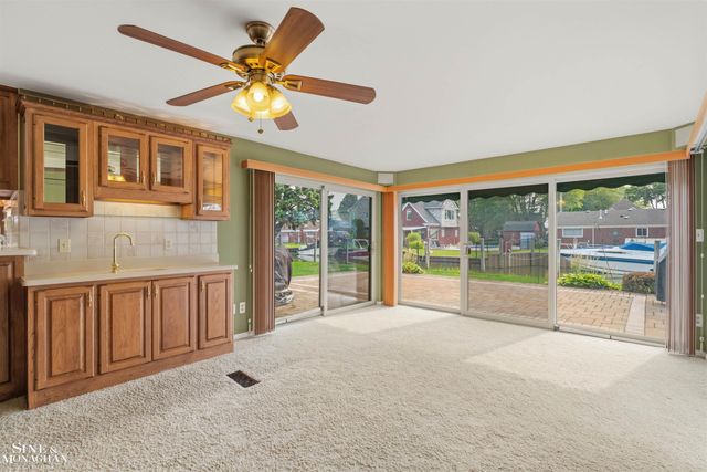 37936 Seaway Ct Court, Harrison Twp, MI 48045
