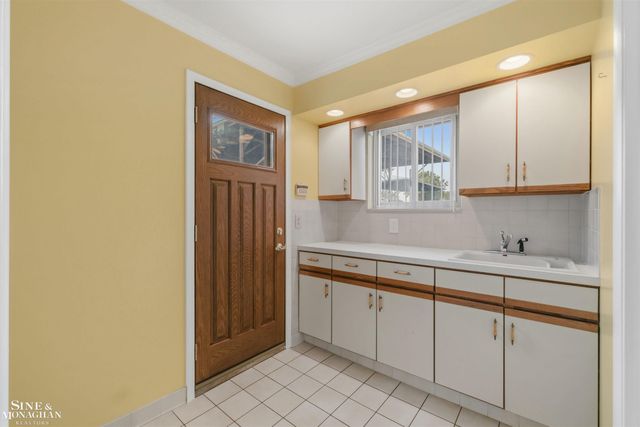 37936 Seaway Ct Court, Harrison Twp, MI 48045