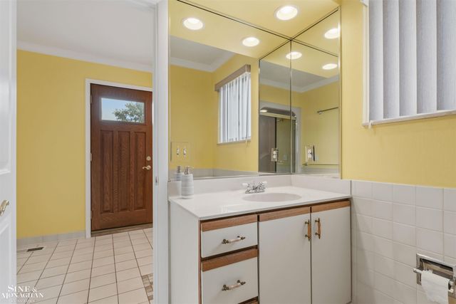 37936 Seaway Ct Court, Harrison Twp, MI 48045
