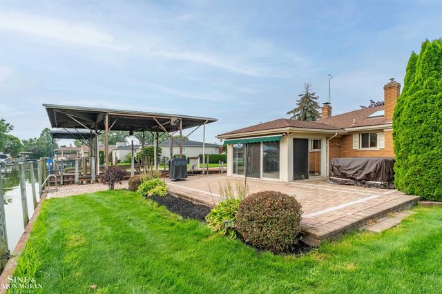 37936 Seaway Ct Court, Harrison Twp, MI 48045