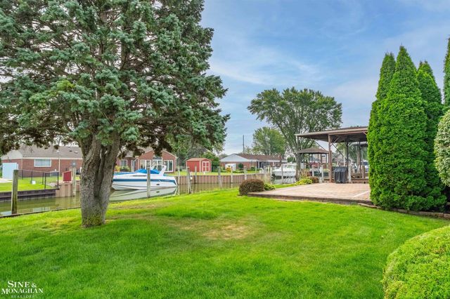 37936 Seaway Ct Court, Harrison Twp, MI 48045