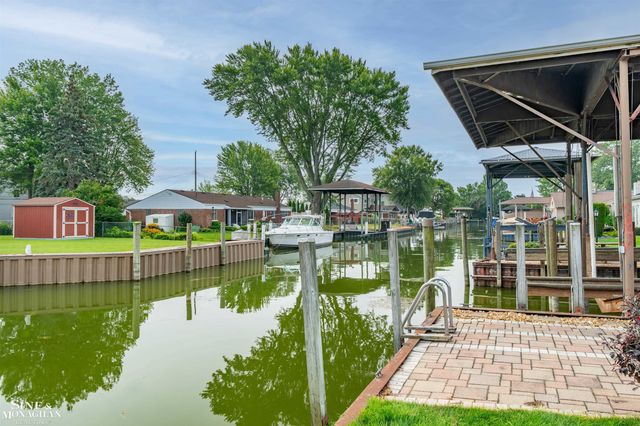 37936 Seaway Ct Court, Harrison Twp, MI 48045