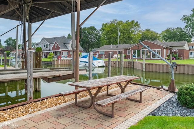 37936 Seaway Ct Court, Harrison Twp, MI 48045