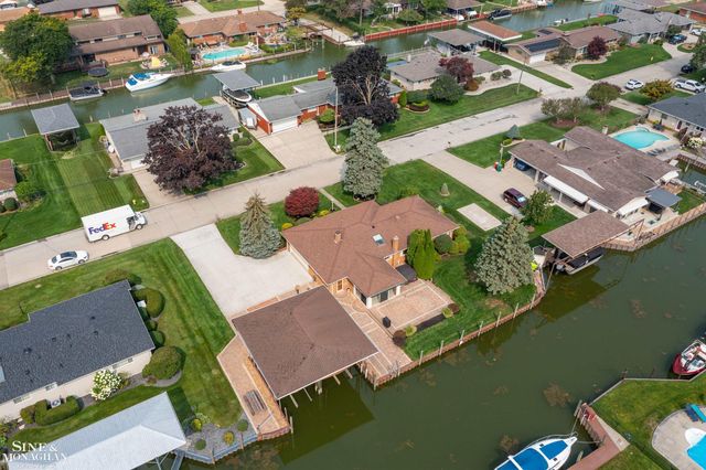 37936 Seaway Ct Court, Harrison Twp, MI 48045