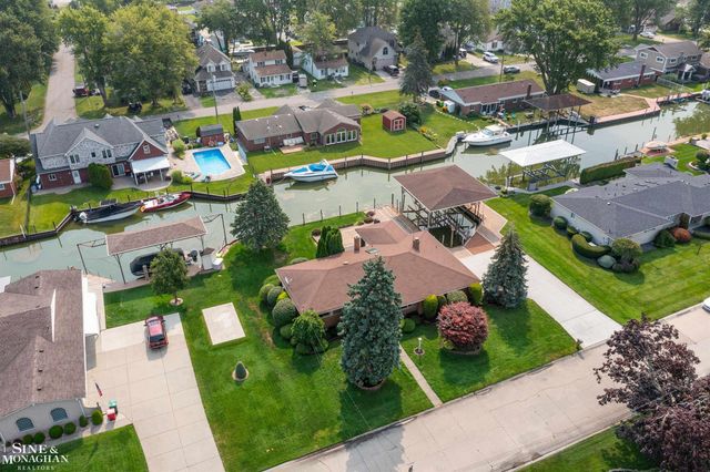 37936 Seaway Ct Court, Harrison Twp, MI 48045
