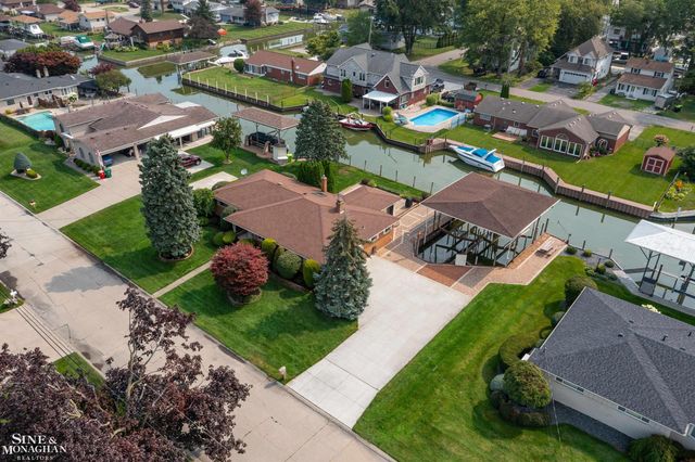 37936 Seaway Ct Court, Harrison Twp, MI 48045