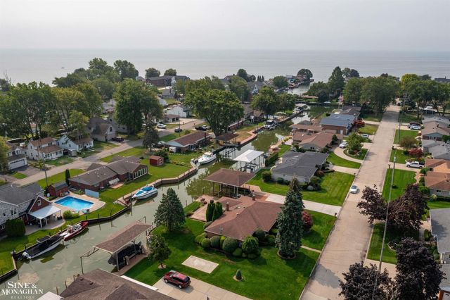 37936 Seaway Ct Court, Harrison Twp, MI 48045