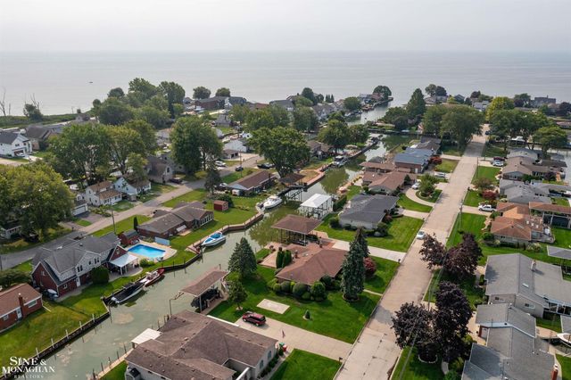 37936 Seaway Ct Court, Harrison Twp, MI 48045