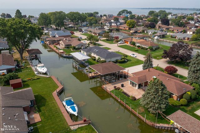 37936 Seaway Ct Court, Harrison Twp, MI 48045