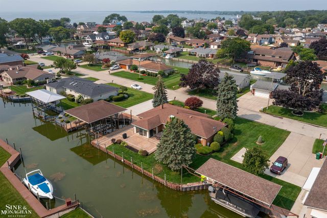 37936 Seaway Ct Court, Harrison Twp, MI 48045