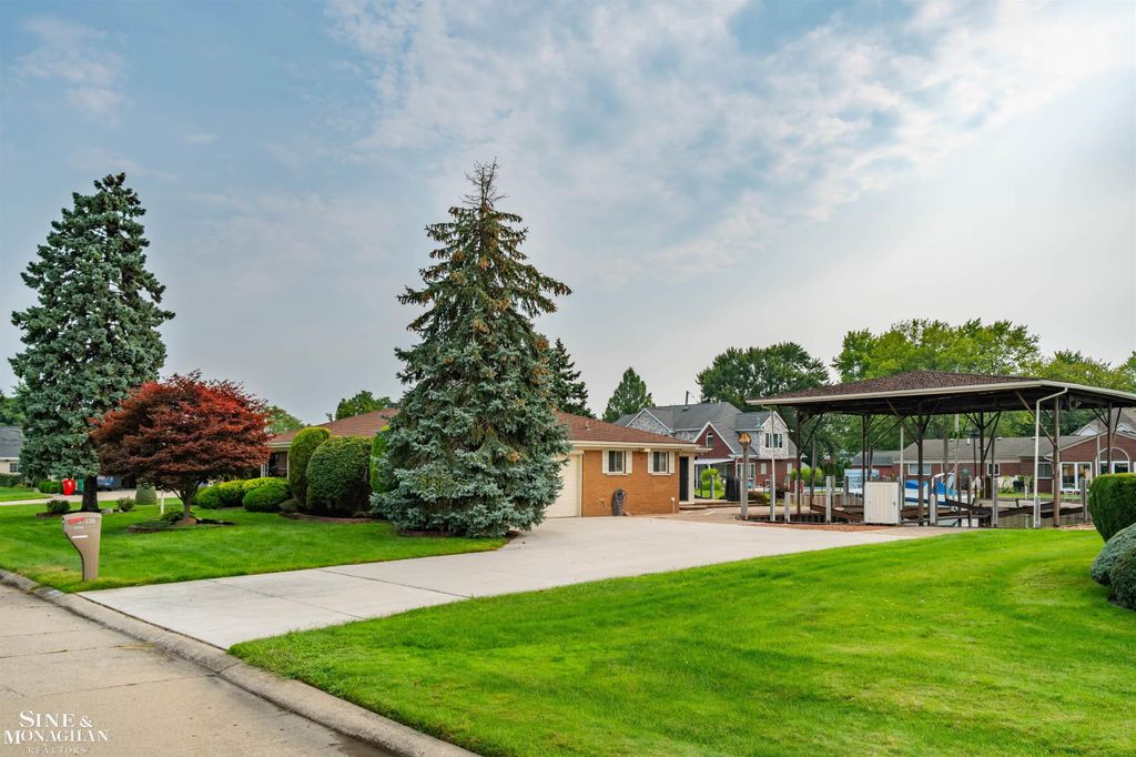 37936 Seaway Ct Court, Harrison Twp, MI 48045