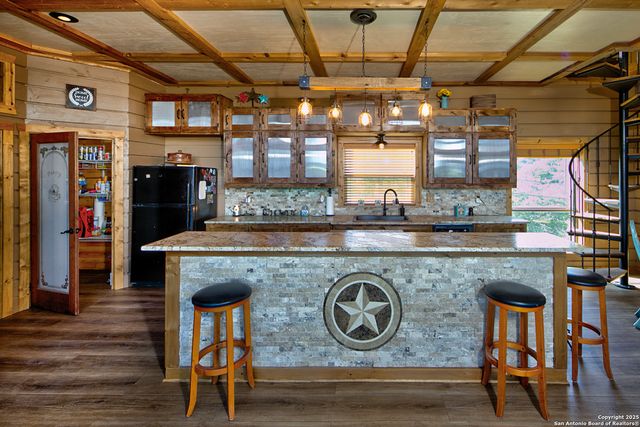 189 Scenic Sunset, Lakehills, TX 78063