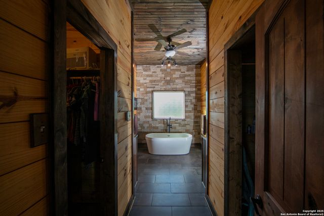 189 Scenic Sunset, Lakehills, TX 78063