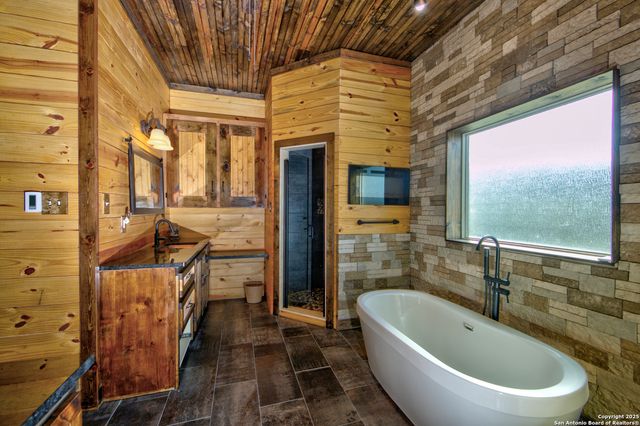 189 Scenic Sunset, Lakehills, TX 78063