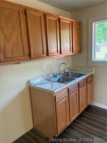 1105 Spruce Drive, Jeffersonville, IN 47130
