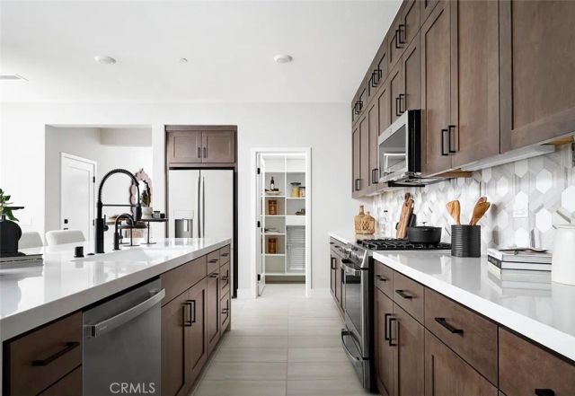 3710 Crossen Drive, Corona, CA 92883