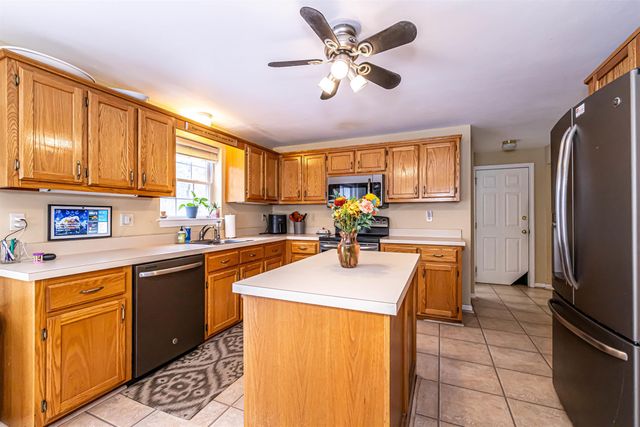 30 Pondview Drive, Derry, NH 03038