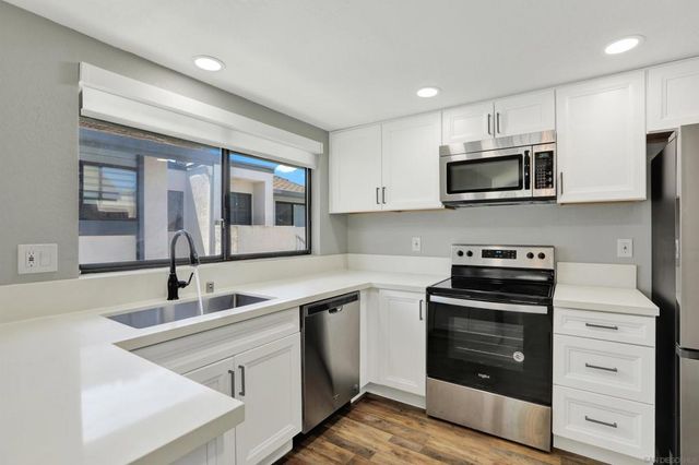 8878 Regents Road 201, San Diego, CA 92122