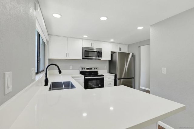 8878 Regents Road 201, San Diego, CA 92122