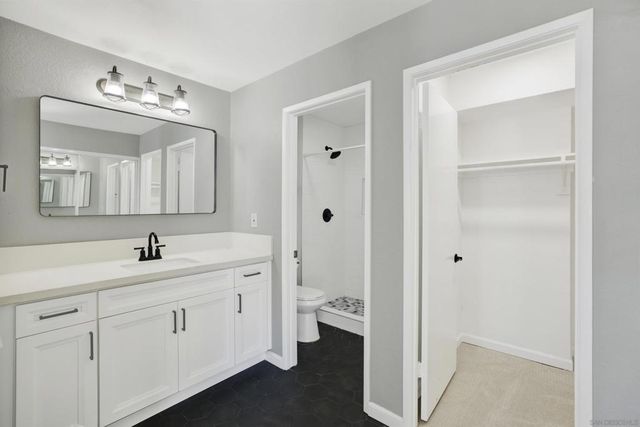 8878 Regents Road 201, San Diego, CA 92122