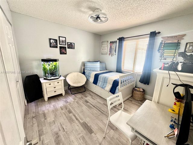 11512 SW 6th St, Sweetwater, FL 33174