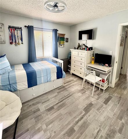 11512 SW 6th St, Sweetwater, FL 33174