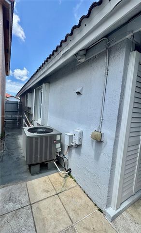 11512 SW 6th St, Sweetwater, FL 33174