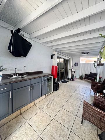 11512 SW 6th St, Sweetwater, FL 33174