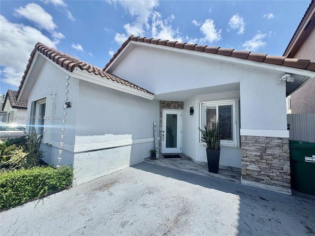 11512 SW 6th St, Sweetwater, FL 33174