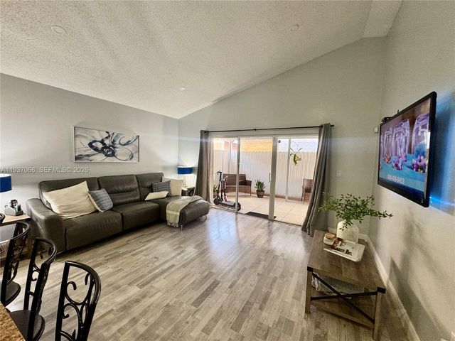 11512 SW 6th St, Sweetwater, FL 33174