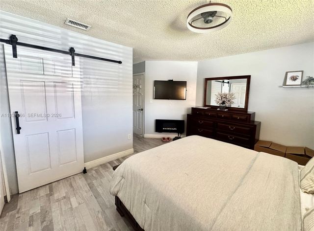 11512 SW 6th St, Sweetwater, FL 33174