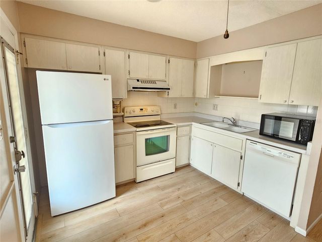 509 W VENICE AVENUE 102, Venice, FL 34285