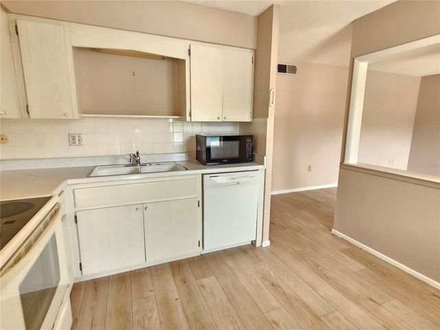 509 W VENICE AVENUE 102, Venice, FL 34285